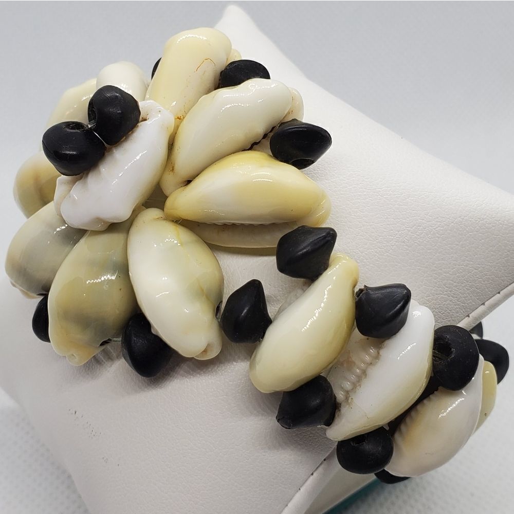 Island Boho Shell Bracelet - Picture 3 of 5